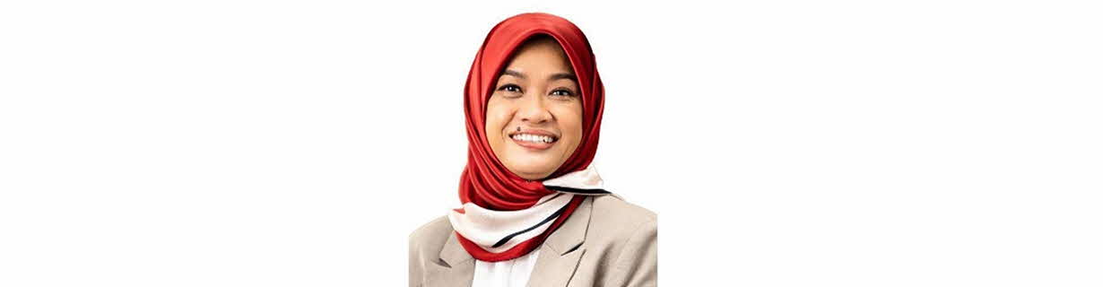 Portrait of Zuraidah Abdullah, a woman in headscarf, smiling